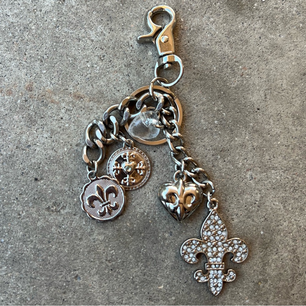 Kathy Van Zeeland Vintage Floating Hearts Keyring/Purse Charm Silver Tone